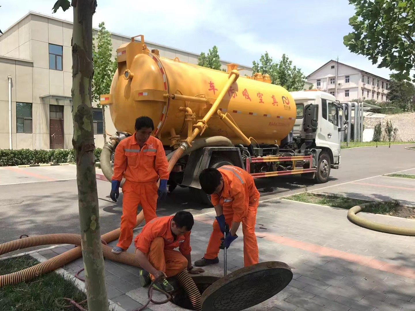 瑞丽化粪池清理与5-8吨吸粪车施工效率分析